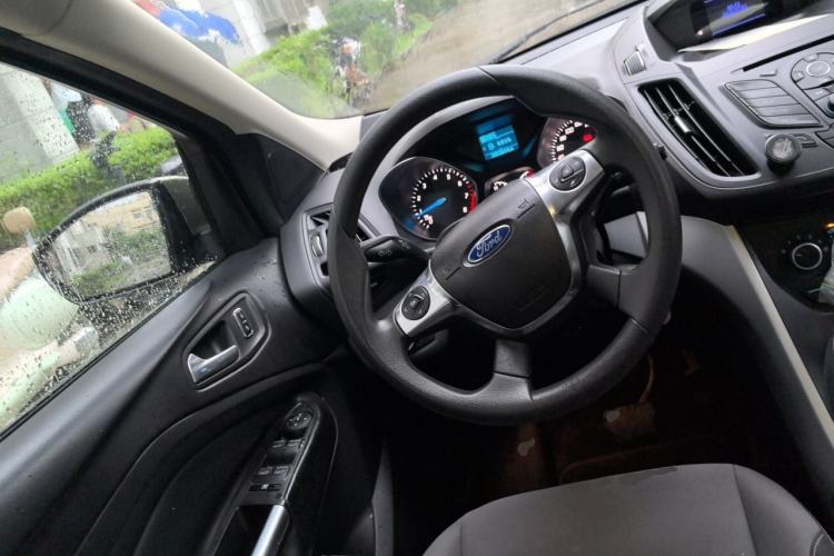 Used Ford Kuga 2013 1.6L GTDi Two-Wheel-Drive Comfort Model Steering Wheel