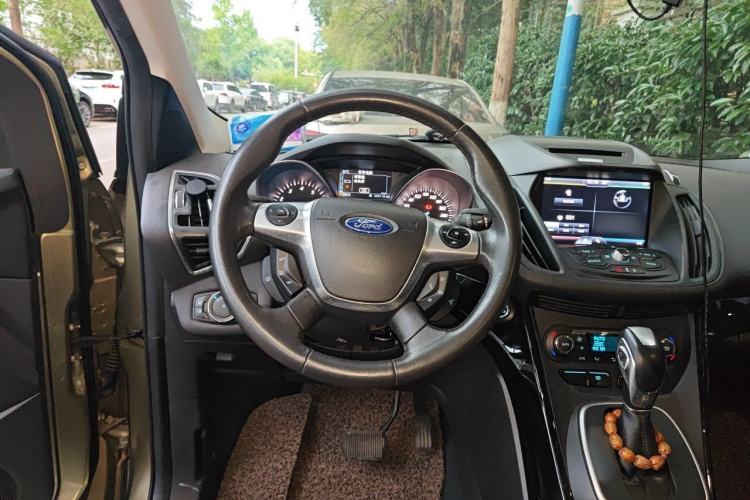 Used Ford Kuga 2013 2.0L GTDi Four-Wheel-Drive Sport Model Steering Wheel