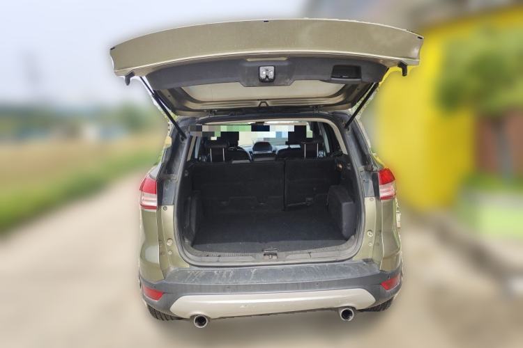 Used Ford Kuga 2013 1.6L GTDi Two-Wheel-Drive Trend Model Trunk