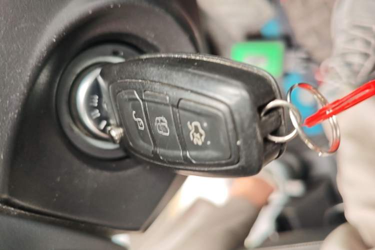 Used Ford Kuga 2013 1.6L GTDi Two-Wheel-Drive Trend Model Vehicle Key
