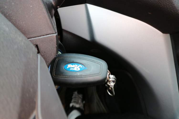 Used Ford Kuga 2013 1.6L GTDi Two-Wheel-Drive Trend Model Vehicle Key
