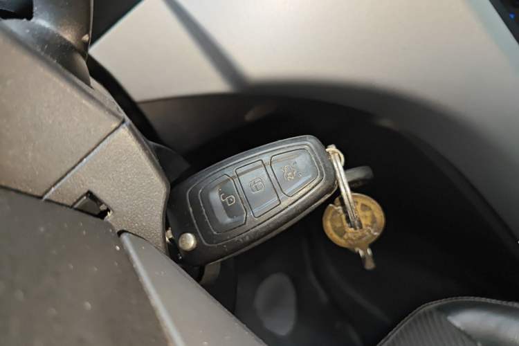 Used Ford Kuga 2013 1.6L GTDi Two-Wheel-Drive Trend Model Vehicle Key