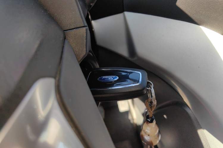 Used Ford Kuga 2013 1.6L GTDi Two-Wheel-Drive Trend Model Vehicle Key