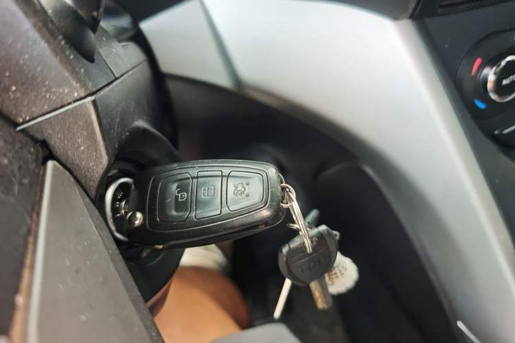 Used Ford Kuga 2013 1.6L GTDi Two-Wheel-Drive Trend Model Vehicle Key