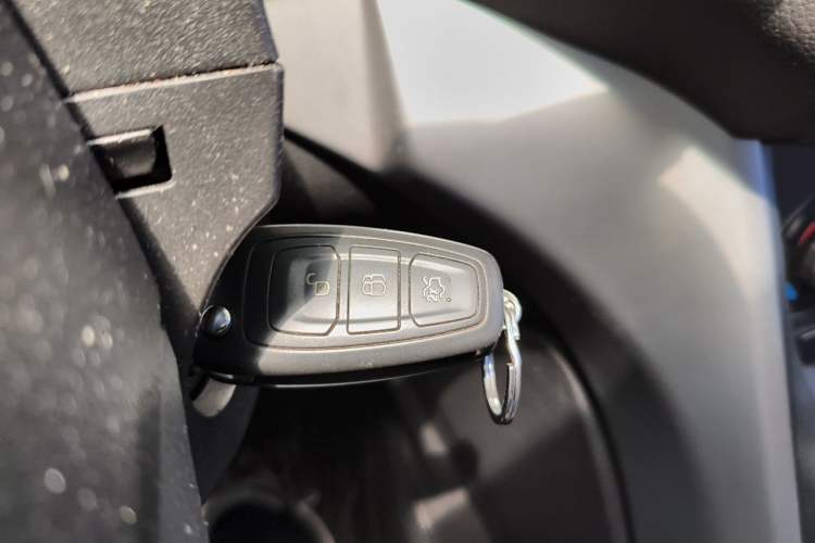 Used Ford Kuga 2013 1.6L GTDi Two-Wheel-Drive Trend Model Vehicle Key