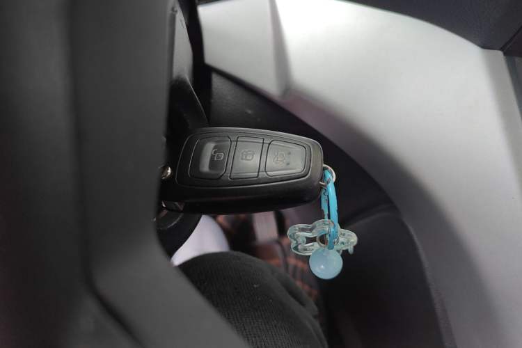 Used Ford Kuga 2013 1.6L GTDi Two-Wheel-Drive Trend Model Vehicle Key