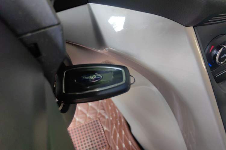 Used Ford Kuga 2013 2.0L GTDi Four-Wheel-Drive Elite Model Vehicle Key