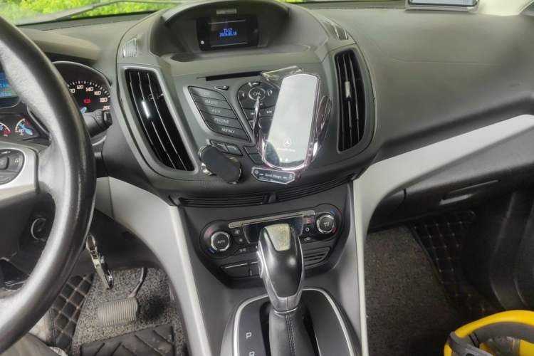 Used Ford Kuga 2013 1.6L GTDi Two-Wheel-Drive Trend Model Audio And AC Panel