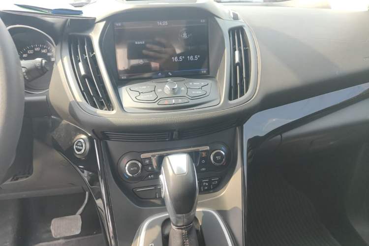Used Ford Kuga 2013 2.0L GTDi Four-Wheel-Drive Sport Model Audio And AC Panel