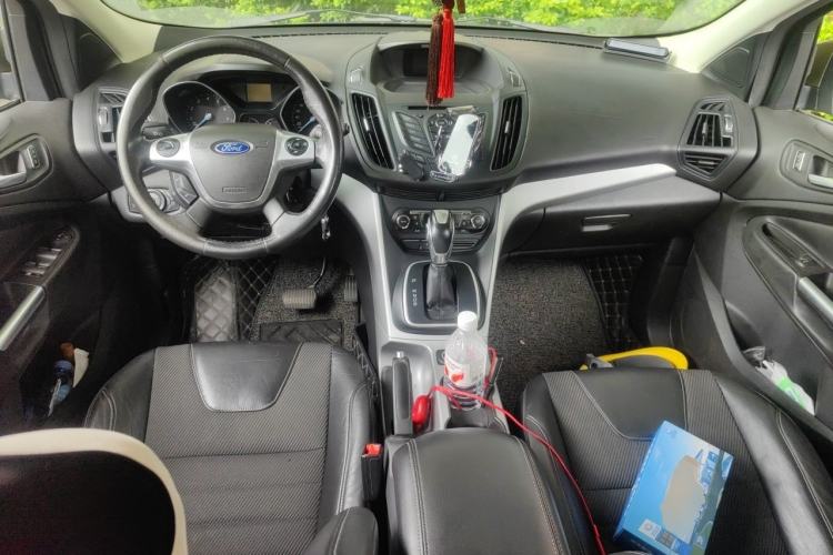 Used Ford Kuga 2013 1.6L GTDi Two-Wheel-Drive Trend Model Center Console