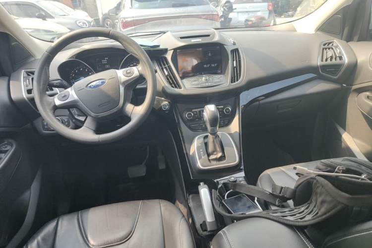 Used Ford Kuga 2013 2.0L GTDi Four-Wheel-Drive Sport Model Center Console