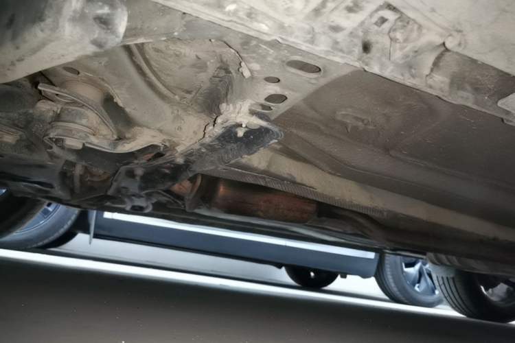 Used Ford Kuga 2013 1.6L GTDi Two-Wheel-Drive Trend Model Chassis Front Left
