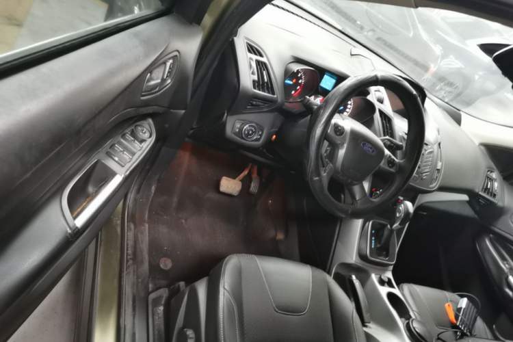 Used Ford Kuga 2013 1.6L GTDi Two-Wheel-Drive Trend Model Driver Seat