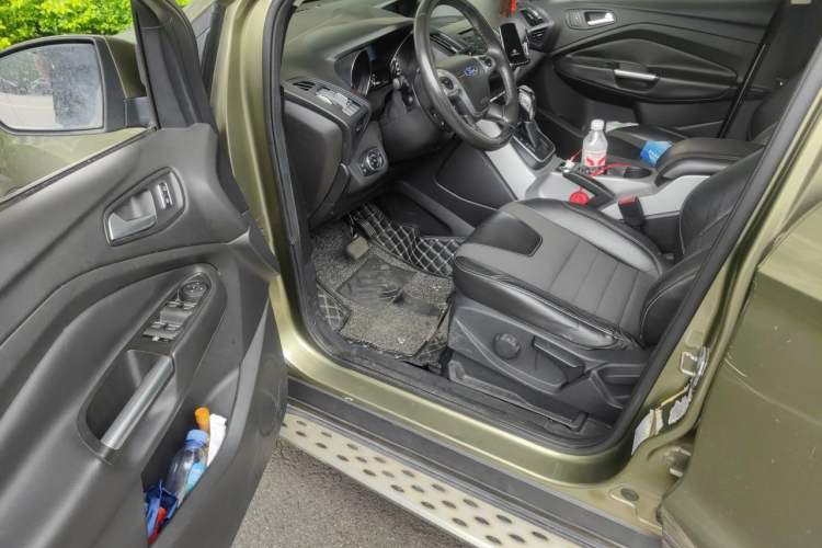 Used Ford Kuga 2013 1.6L GTDi Two-Wheel-Drive Trend Model Driver Seat
