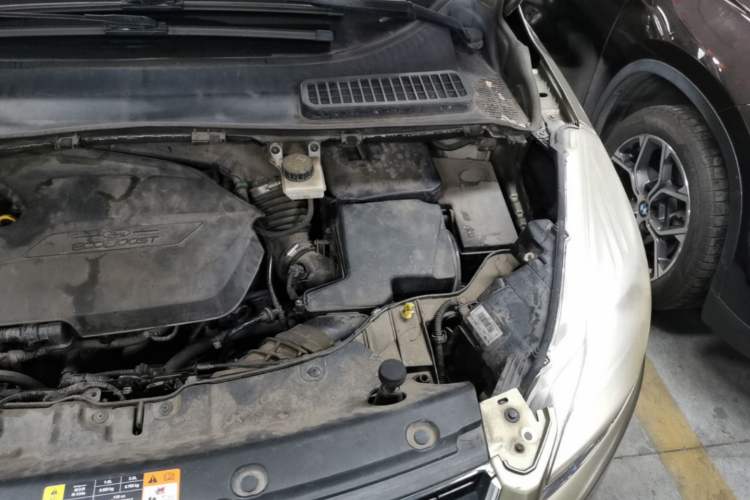 Used Ford Kuga 2013 1.6L GTDi Two-Wheel-Drive Trend Model Engine Bay Left