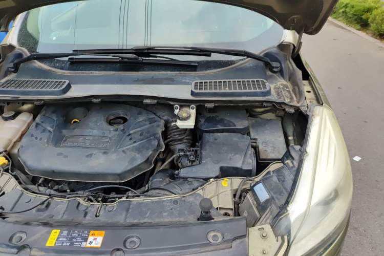 Used Ford Kuga 2013 2.0L GTDi Four-Wheel Drive Premium Model Engine Bay Left