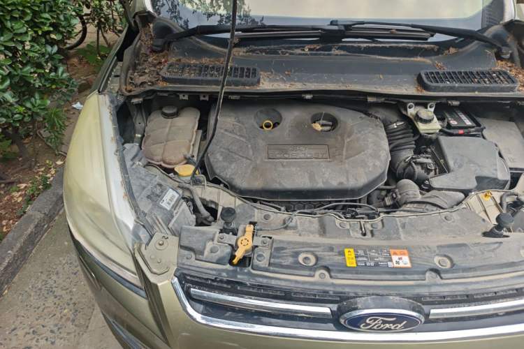 Used Ford Kuga 2013 2.0L GTDi Four-Wheel Drive Premium Model Engine Bay Right