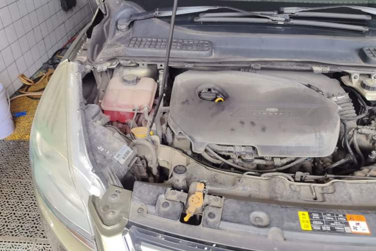 Used Ford Kuga 2013 1.6L GTDi 4x4 Elite Model Engine Bay Right