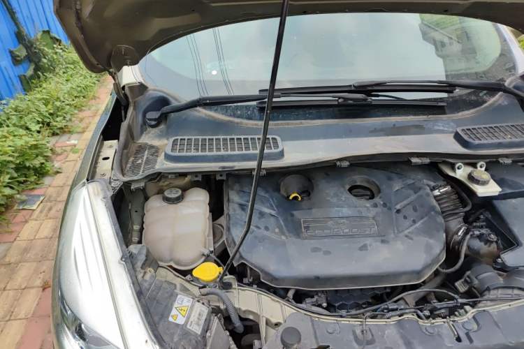 Used Ford Kuga 2013 2.0L GTDi Four-Wheel Drive Premium Model Engine Bay Right