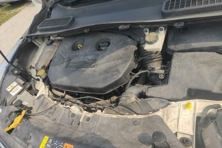 Used Ford Kuga 2013 2.0L GTDi Four-Wheel-Drive Sport Model Engine Bay