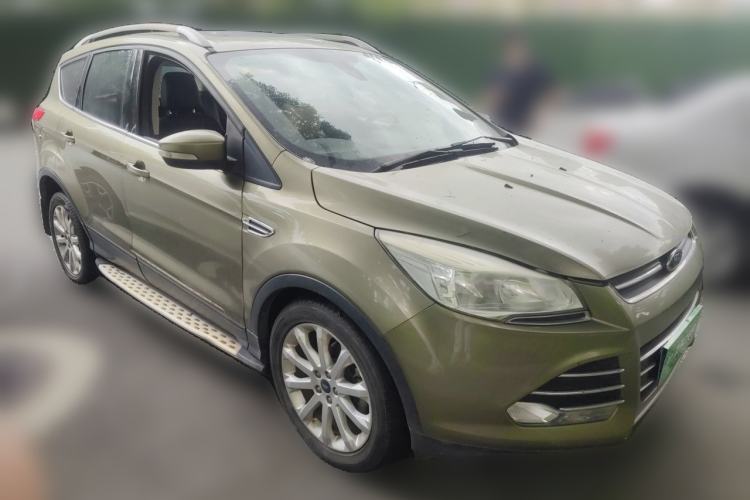 Used Ford Kuga 2013 1.6L GTDi Two-Wheel-Drive Trend Model Front Right 45 Deg