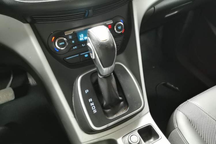 Used Ford Kuga 2013 1.6L GTDi Two-Wheel-Drive Trend Model Gear Lever