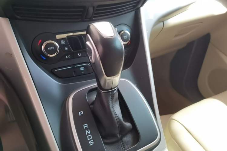Used Ford Kuga 2013 1.6L GTDi 4x4 Elite Model Gear Lever