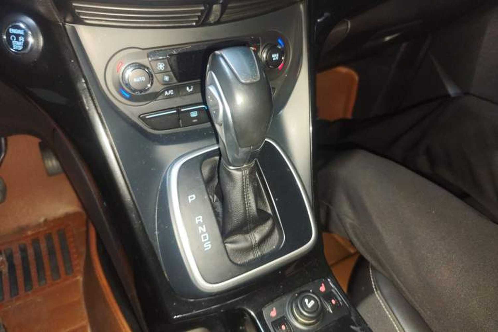 Used Ford Kuga 2013 2.0L GTDi Four-Wheel-Drive Sport Model Gear Lever