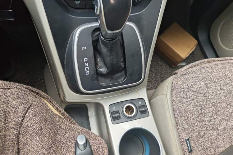 Used Ford Kuga 2013 2.0L GTDi Four-Wheel Drive Premium Model Gear Lever