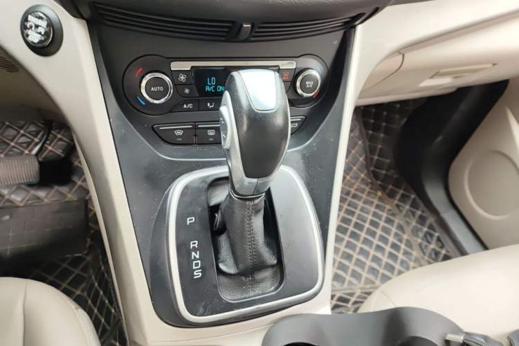 Used Ford Kuga 2013 2.0L GTDi Four-Wheel Drive Premium Model Gear Lever