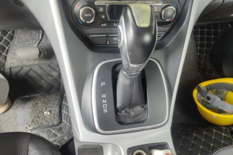 Used Ford Kuga 2013 1.6L GTDi Two-Wheel-Drive Trend Model Gear Lever