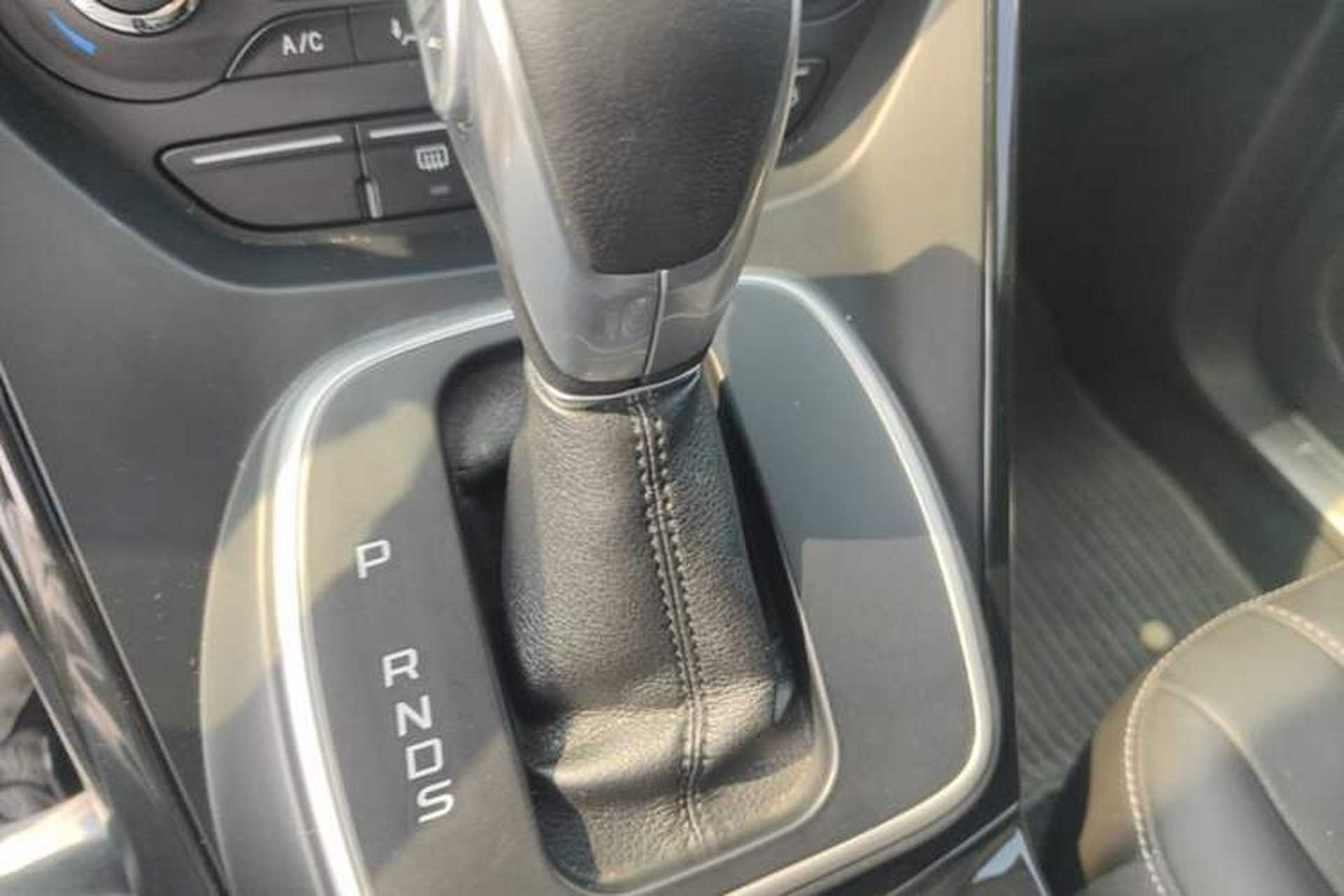 Used Ford Kuga 2013 2.0L GTDi Four-Wheel-Drive Sport Model Gear Lever