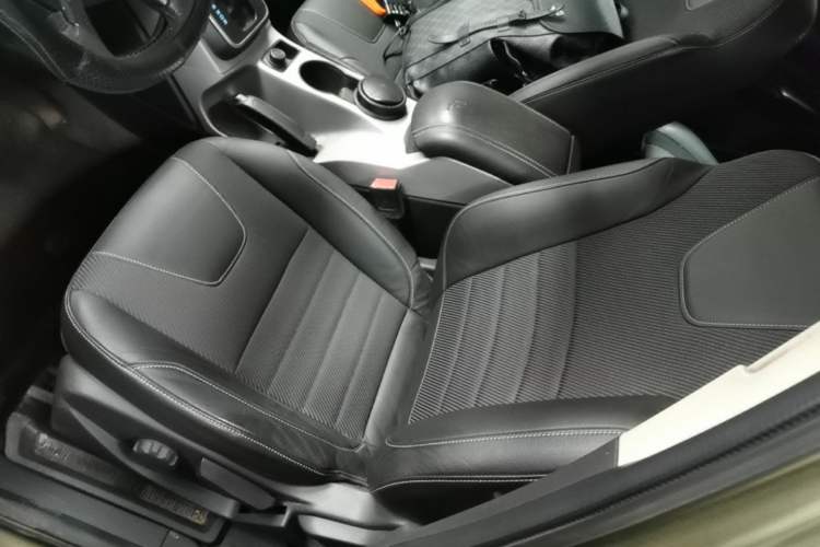 Used Ford Kuga 2013 1.6L GTDi Two-Wheel-Drive Trend Model Left Front Seat