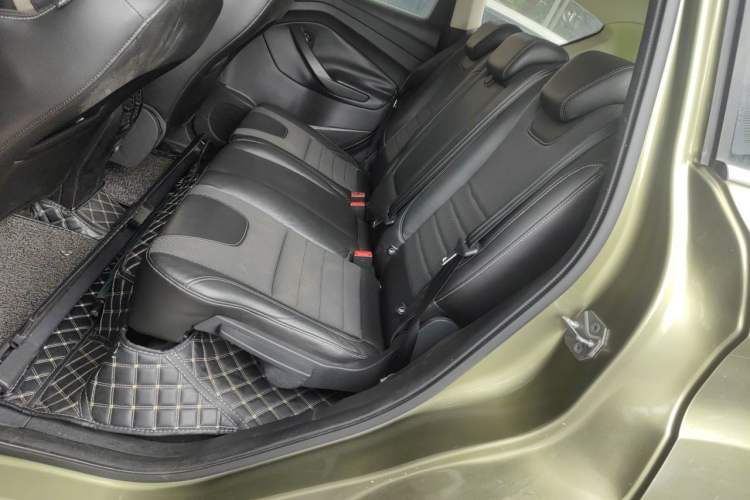 Used Ford Kuga 2013 1.6L GTDi Two-Wheel-Drive Trend Model Left Rear Seat