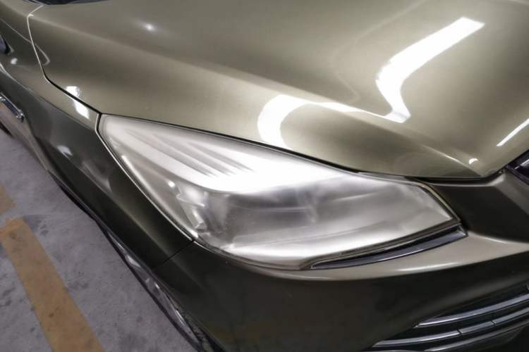 Used Ford Kuga 2013 1.6L GTDi Two-Wheel-Drive Trend Model Right Front Headlight