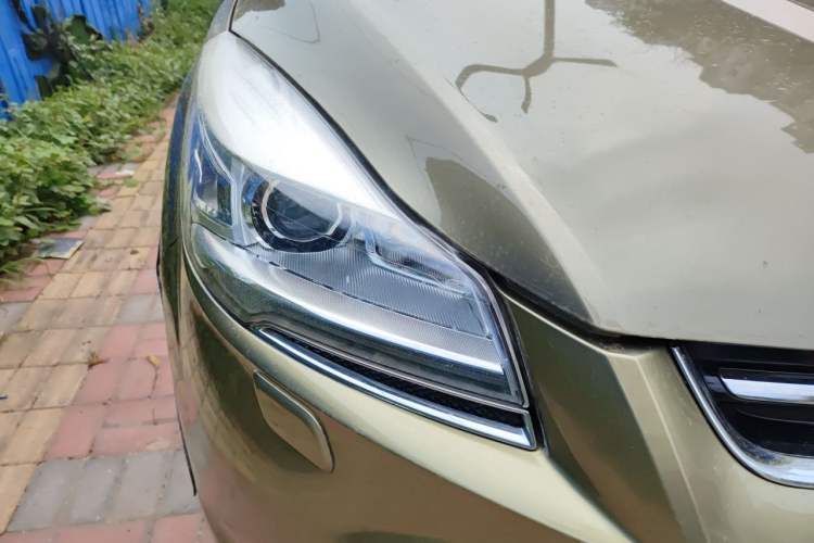 Used Ford Kuga 2013 2.0L GTDi Four-Wheel Drive Premium Model Right Front Headlight