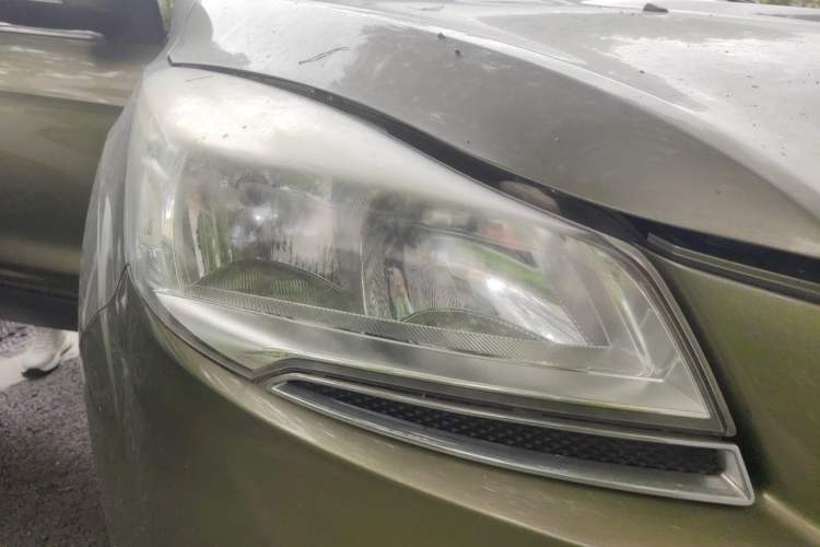 Used Ford Kuga 2013 1.6L GTDi Two-Wheel-Drive Trend Model Right Front Headlight