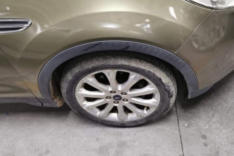 Used Ford Kuga 2013 1.6L GTDi Two-Wheel-Drive Trend Model Right Front Wheel Hub