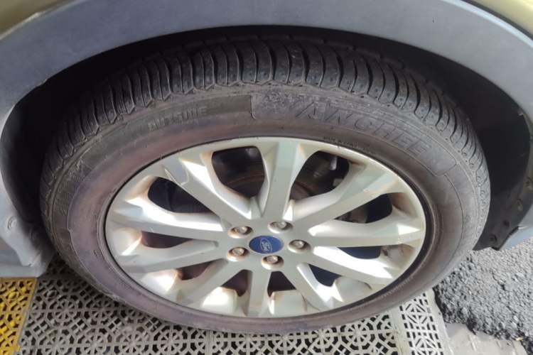 Used Ford Kuga 2013 1.6L GTDi 4x4 Elite Model Right Front Wheel Hub