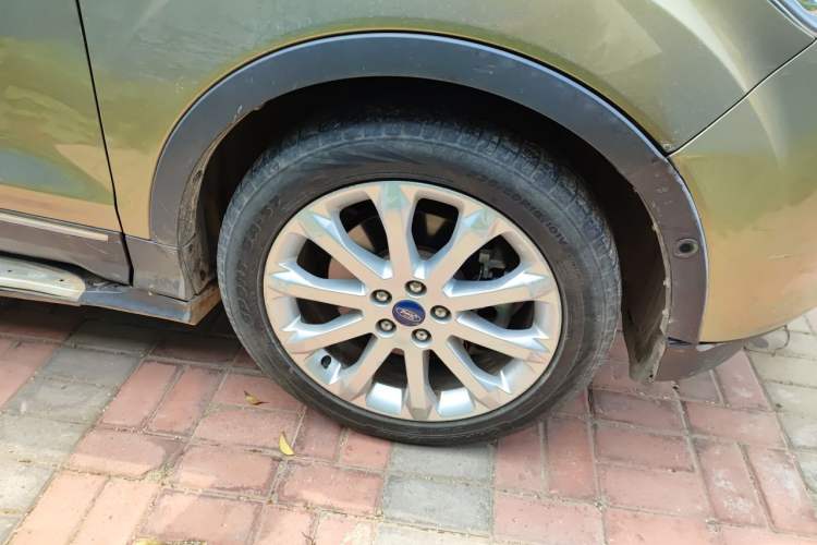 Used Ford Kuga 2013 2.0L GTDi Four-Wheel Drive Premium Model Right Front Wheel Hub