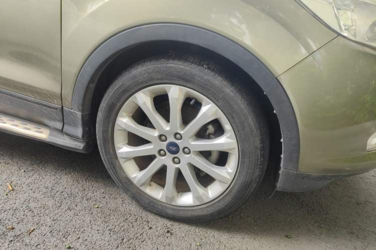 Used Ford Kuga 2013 1.6L GTDi Two-Wheel-Drive Trend Model Right Front Wheel Hub