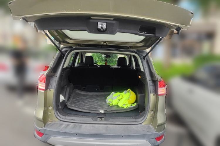 Used Ford Kuga 2013 1.6L GTDi Two-Wheel-Drive Trend Model Trunk