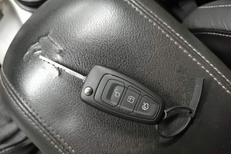 Used Ford Kuga 2013 1.6L GTDi Two-Wheel-Drive Trend Model Vehicle Key