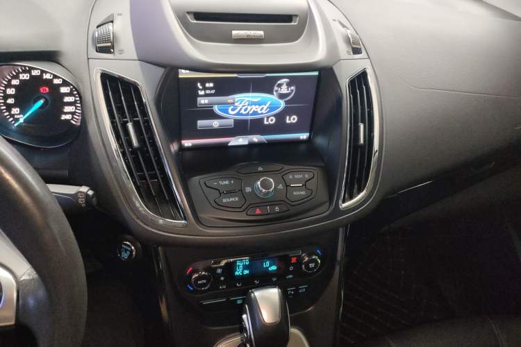 Used Ford Kuga 2013 2.0L GTDi Four-Wheel-Drive Sport Model Audio And AC Panel