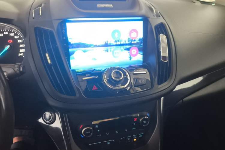 Used Ford Kuga 2013 2.0L GTDi Four-Wheel-Drive Sport Model Audio And AC Panel