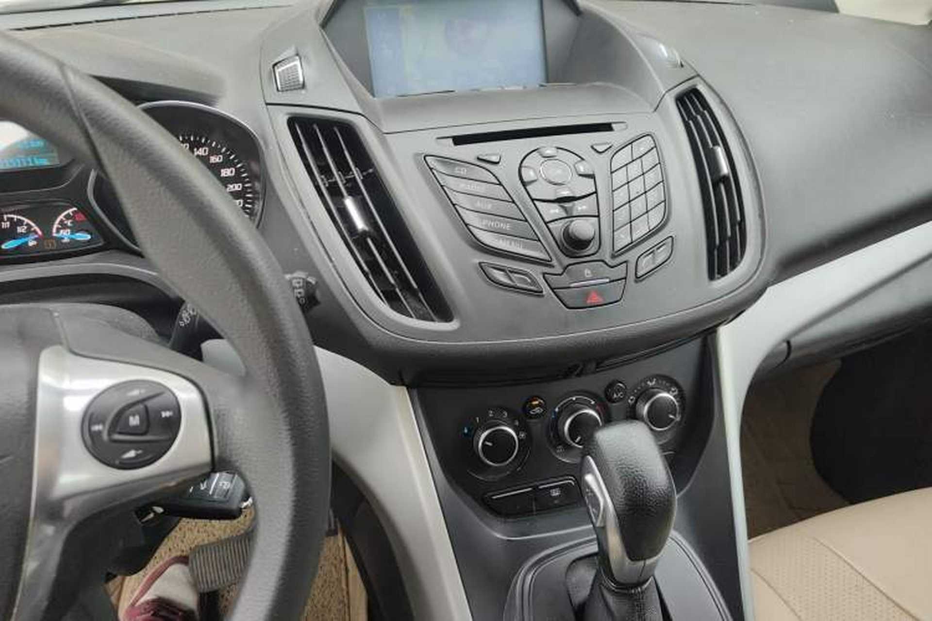 Used Ford Kuga 2013 1.6L GTDi Two-Wheel-Drive Comfort Model Audio And AC Panel