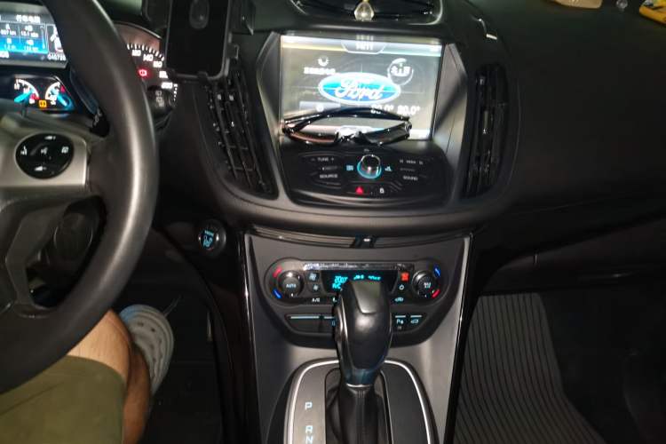 Used Ford Kuga 2013 2.0L GTDi Four-Wheel-Drive Sport Model Audio And AC Panel