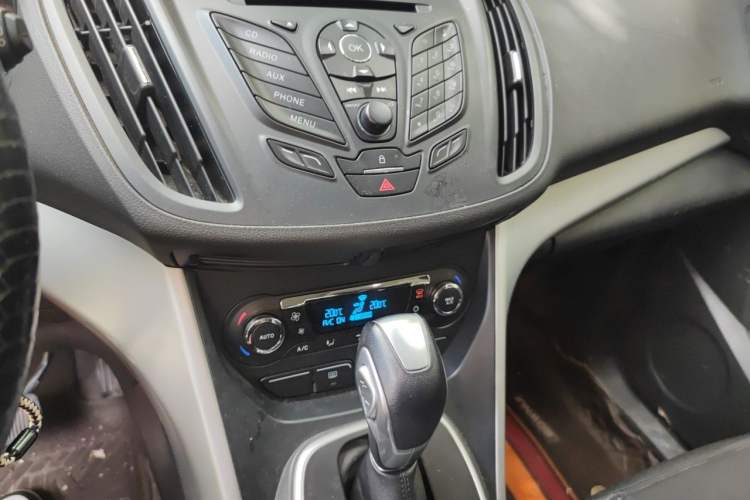 Used Ford Kuga 2013 1.6L GTDi Two-Wheel-Drive Trend Model Audio And AC Panel