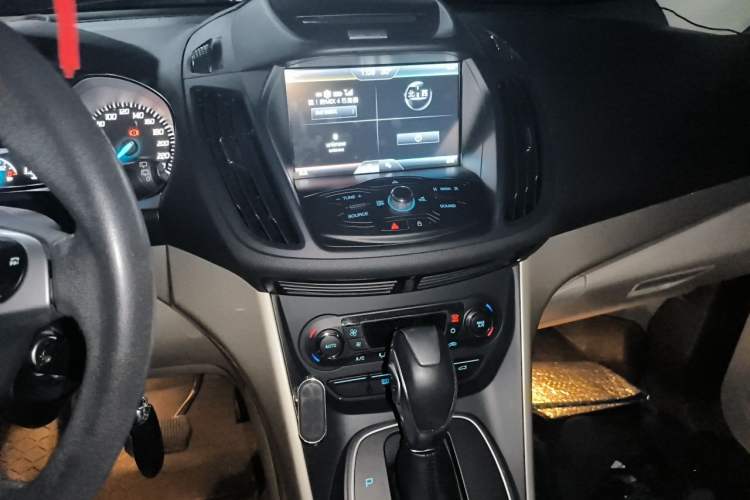 Used Ford Kuga 2013 2.0L GTDi Four-Wheel-Drive Elite Model Audio And AC Panel