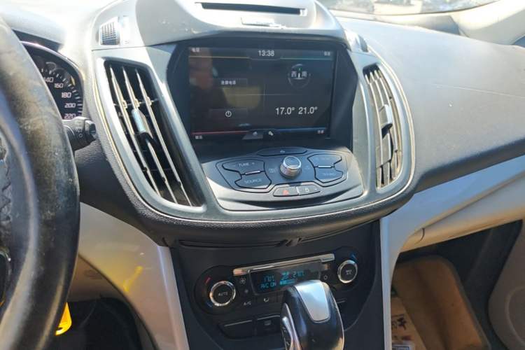 Used Ford Kuga 2013 1.6L GTDi 4x4 Elite Model Audio And AC Panel
